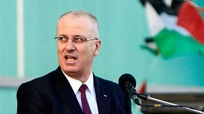 رئيس الوزراء الفلسطيني يؤكد على أولوية صرف رواتب الأسرى والشهداء