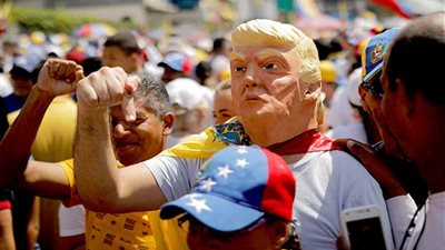 موسكو: تبديل الحكومات غير المرغوب فيها أصبح أولوية واشنطن