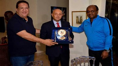 بالصور.. تفاصيل جلسة مسئولو الزمالك مع السفير المصري في أنجولا