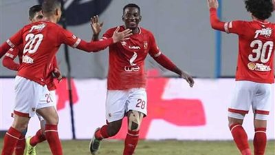 الأهلي يضرب بتروجيت برباعية ويواصل مطاردة الزمالك