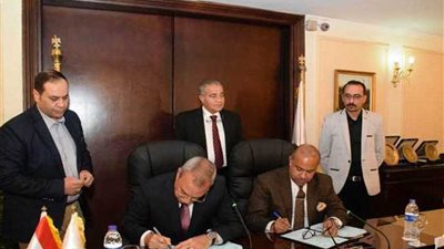 وزير التموين ومحافظ قنا يشهدان توقيع إنشاء أول منطقة لوجستية بالصعيد