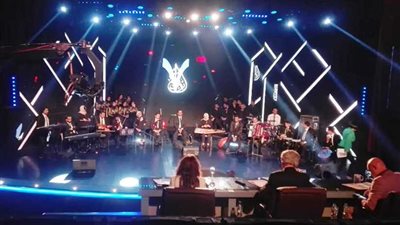 عازفة الإكسيلفون تُبدع على مسرح وزارة الشباب والرياضة