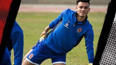 إصابة جديدة في الأهلي.. صلاح محسن يغادر المران