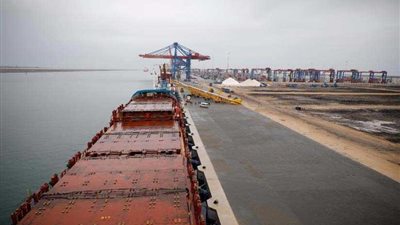 بشاير الخير..وصول أول سفينتين عالميتين للرصيف الجديد بميناء شرق بورسعيد