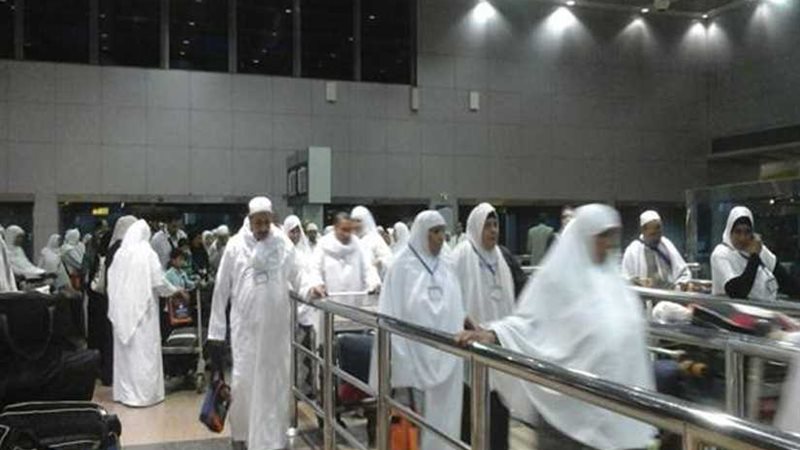 توافد ألف معتمر فلسطيني