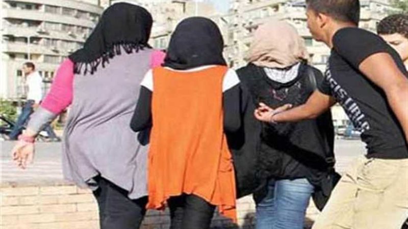 ضبط 3 متحرشين بالطريق