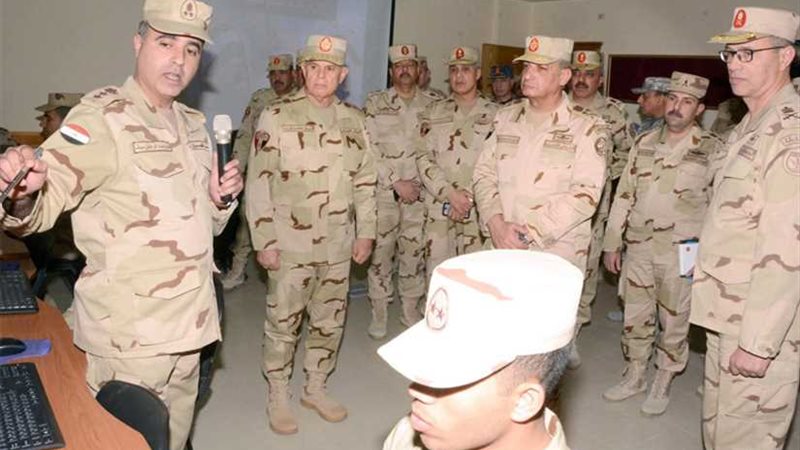 وزير الدفاع يتفقد