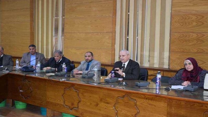 لجنة لتطوير مناهج