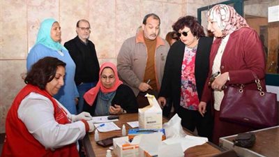 وزيرة الثقافة تتابع حملة 100 مليون صحة بأكاديمية الفنون