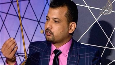 شاعر مصري ينافس على لقب 