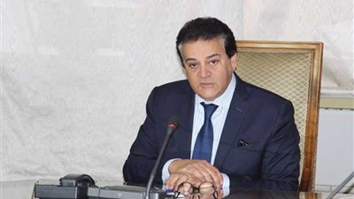 وزير التعليم العالي يؤكد أهمية الاستفادة من المشروعات البحثية لدفع عجلة التنمية