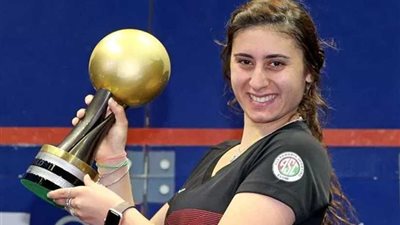 نور الشربيني تعود للقاهرة بعد فوزها ببطولة العالم 