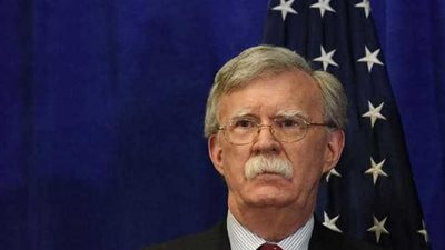 واشنطن: سنفرض عقوبات علي مؤسسات أجنبية تساعد في تمويل الرئيس الفنزويلي