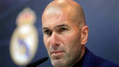 مكالمة هاتفية قد تعيد زيدان إلى ريال مدريد