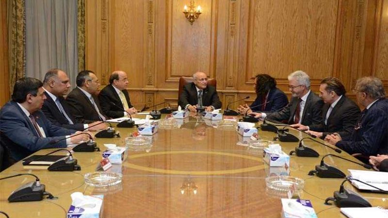 العصار يشهد توقيع