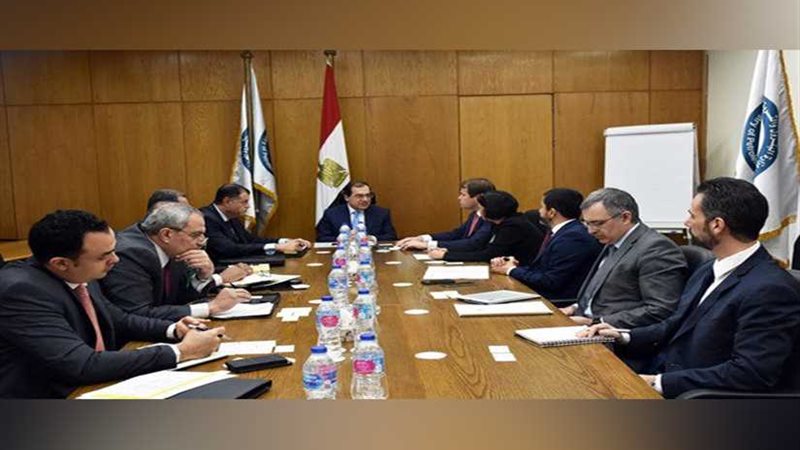 وزير البترول يبحث