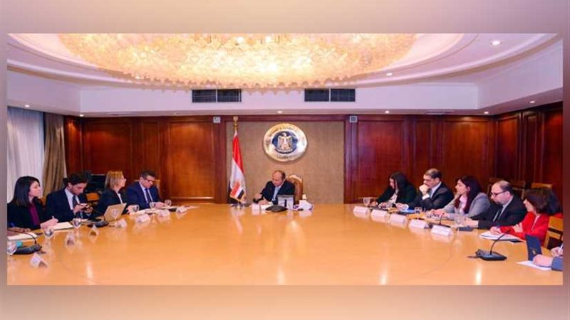 وزير التجارة يبحث