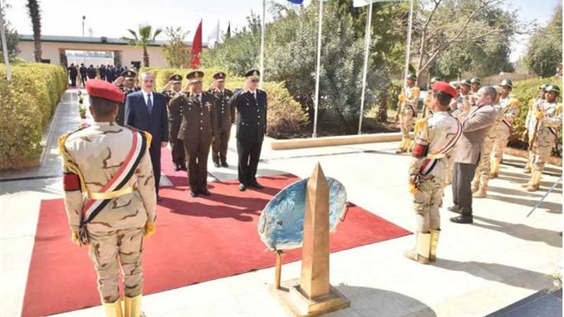 إكليل زهور على النصب