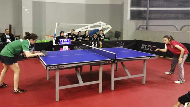 الجزائر تفوز على