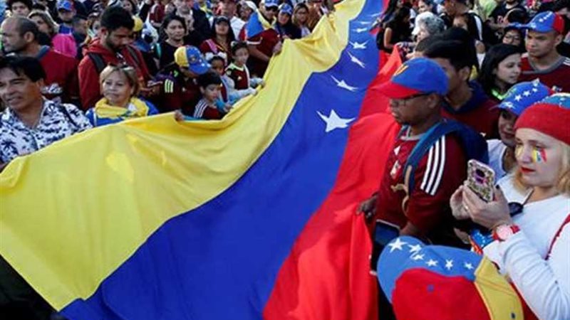 فنزويلا تأمر السفير