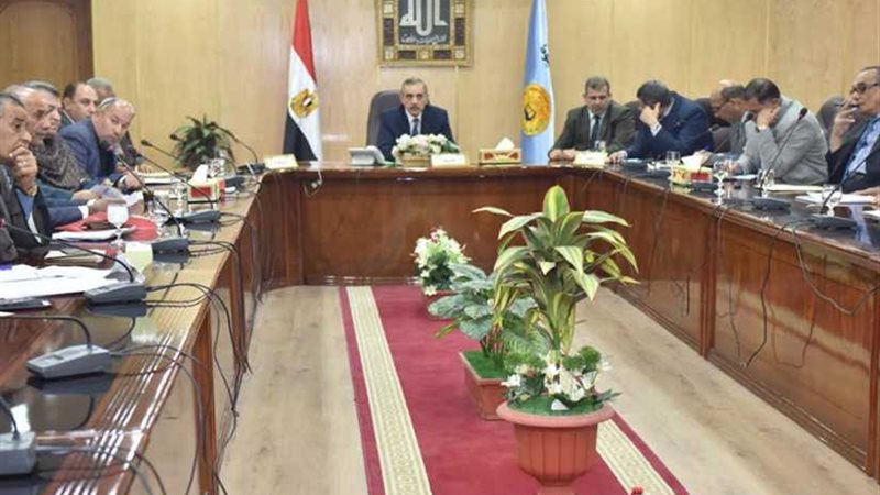 محافظ أسيوط يلتقي