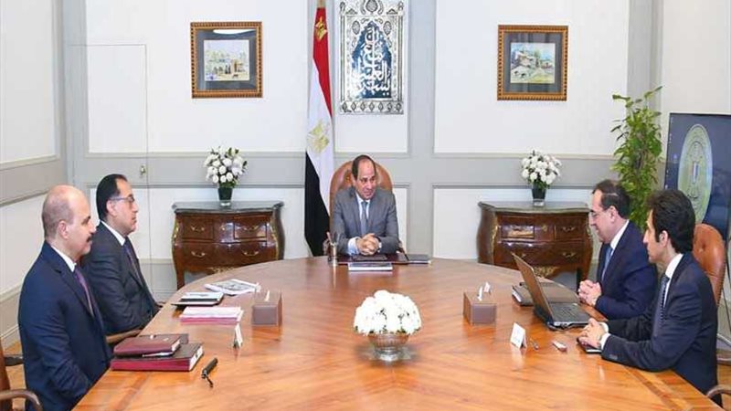 الرئيس السيسي يستعرض