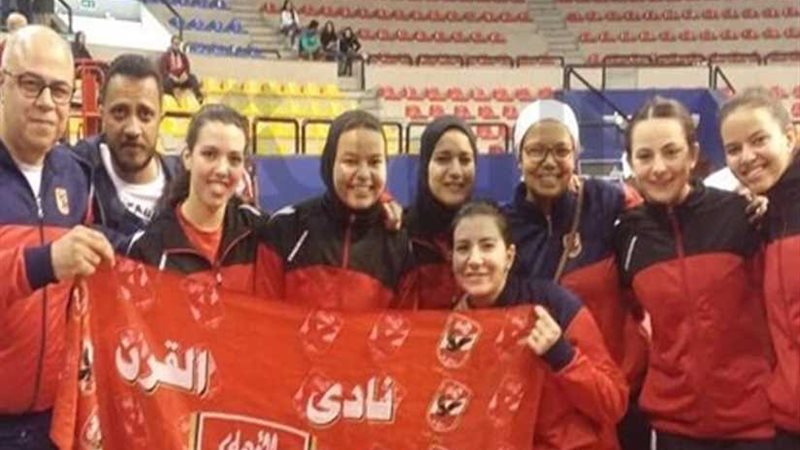 الأهلي يتوج بلقب