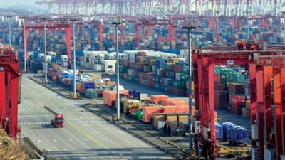 تراجع الصادرات يزيد القلق حول تباطؤ النمو الاقتصادي الصيني
