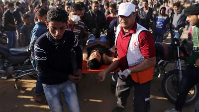 ارتفاع أعداد المصابين الفلسطينيين برصاص قوات الاحتلال الإسرائيلي بقطاع غزة إلى 17