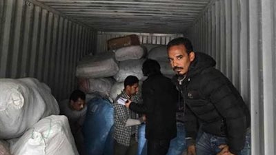 جمارك بورسعيد تضبط كمية من الملابس المحلية والأجنبية الصنع