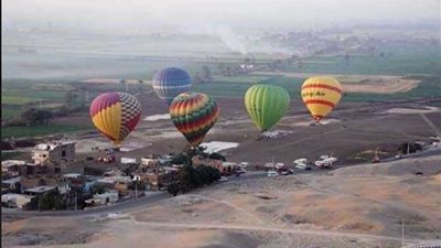 440 سائح يحلقون في سماء الأقصر عبر البالون الطائر‬