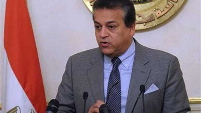 وزير التعليم العالي يوجه بوضع خطة متكاملة للتنمية البشرية بالجامعات