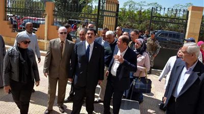 محافظ القليوبية يتفقد المنشآت الصحية بالقناطر