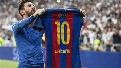 خوفًا من مصير ريال مدريد.. برشلونة وميسي تفاوض 
