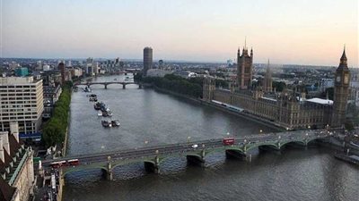 الشرطة البريطانية تعيد فتح جميع الطرق في محيط جسر وستمنستر بلندن