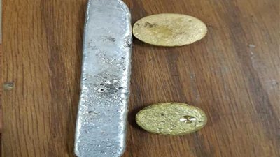 جمارك أرقين تحبط تهريب أدوية البشرية وسبائك ذهب وفضة