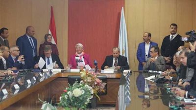 وزيرة البيئة تشهد تسليم معدات المرحلة الثانية لبرنامج إدارة المخلفات بـ