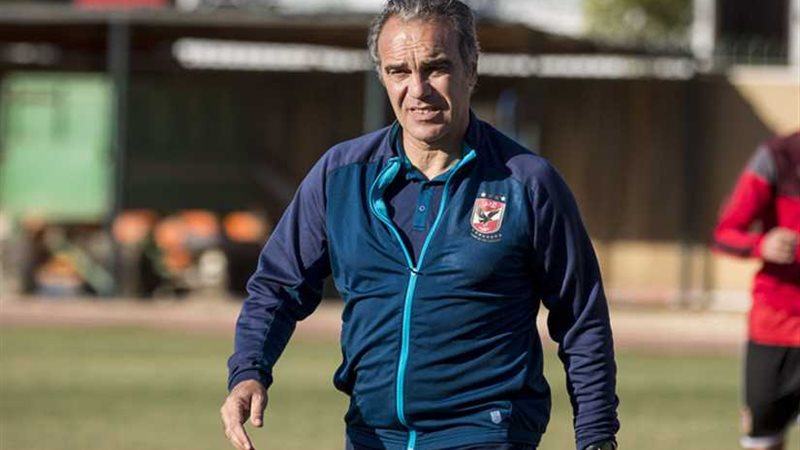 لاسارتي يعقد محاضرة