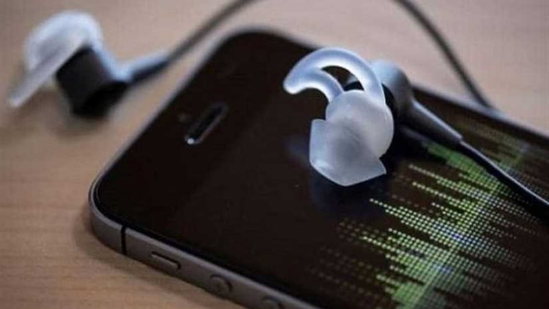 ترك سماعة الموسيقى