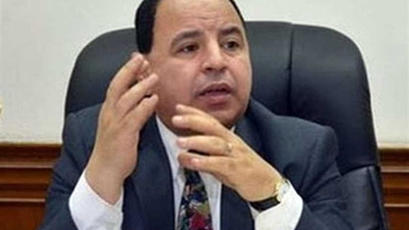 وزير المالية يتفقد