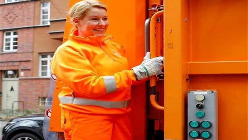 شاهد.. وزيرة ألمانية