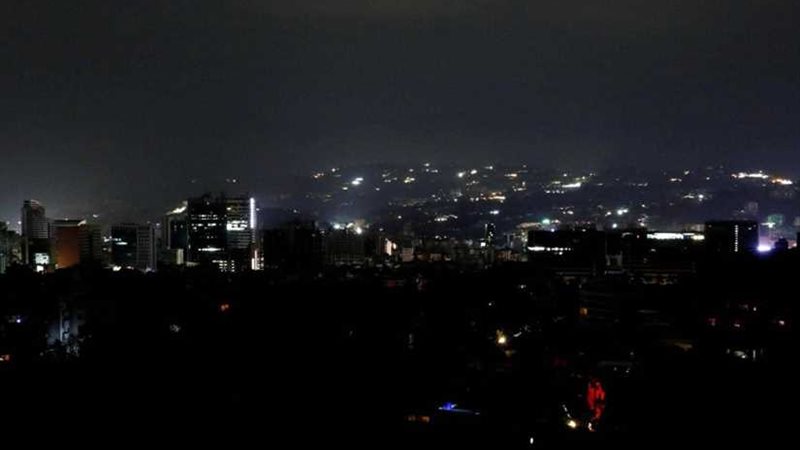 فنزويلا تغرق في الظلام..