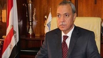 محافظ قنا يبحث تنفيذ 