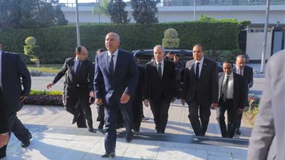 اليوم الأول.. قطار 