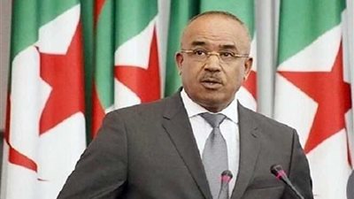 رئيس الوزراء الجزائري الجديد يستلم مهام منصبه من أويحيى