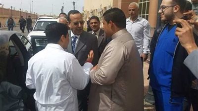 محافظ شمال سيناء يتفقد المصالح الحكومية في بئر العبد