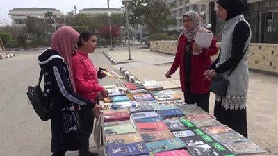 كتب بأسعار مخفضة في المعرض الثقافي السادس بجامعة المنيا