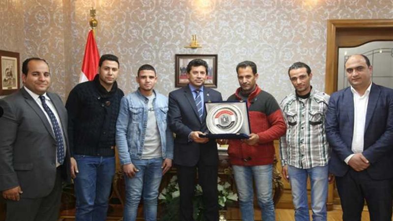 وزير الشباب يكرم