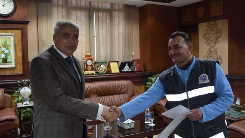 تكريم مسعفين عثرا