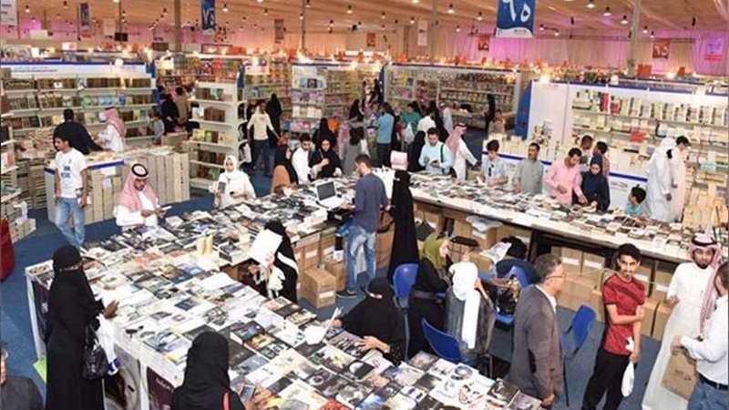 أكثر من 100 دار نشر